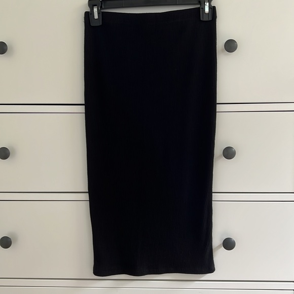 ❤️ Aqua Ribbed Midi Skirt Black - Picture 3 of 3